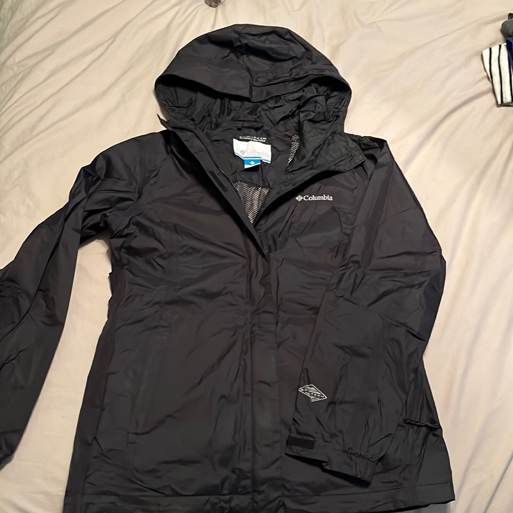 Like new! Columbia rain jacket